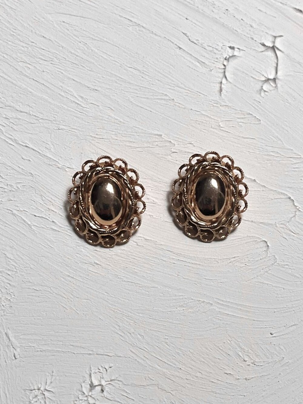 Vintage Women's Gold-Tone Oval Filigree Clip-On Earrings
